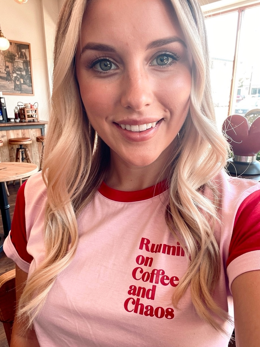 SHE'S SHOWING UP TEE: M